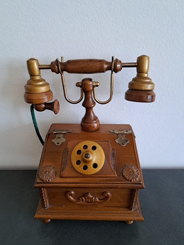 Vintage telefon aus holz - holz, –