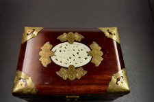 große asiatische Holzdose