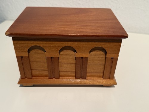 Holzschatulle